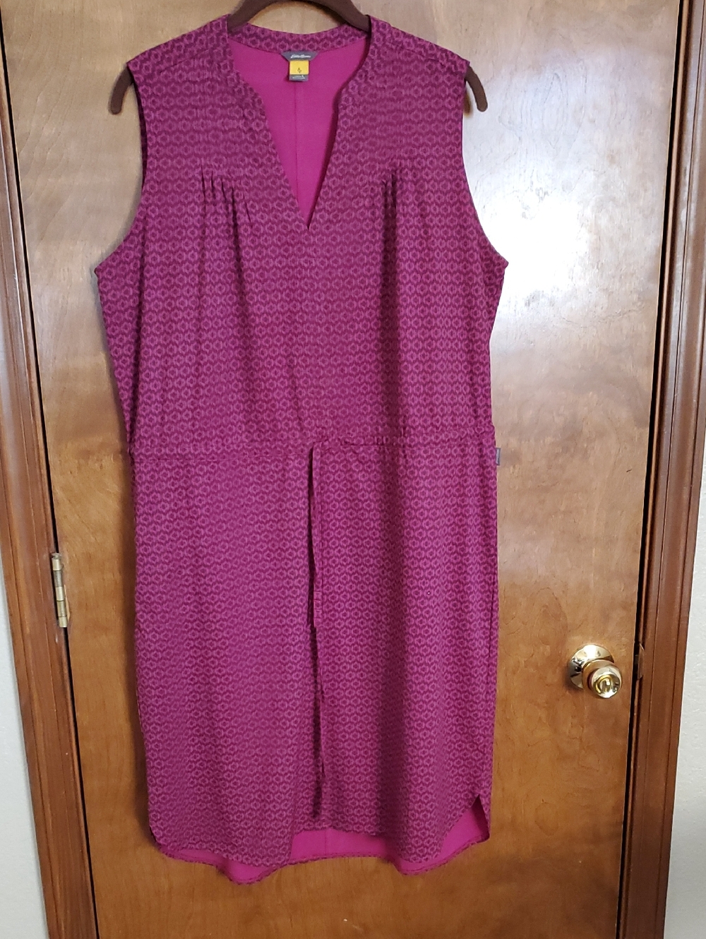 Eddie Bauer Sleeveless Magenta Midi Dress with Subtle Geometric Print Large